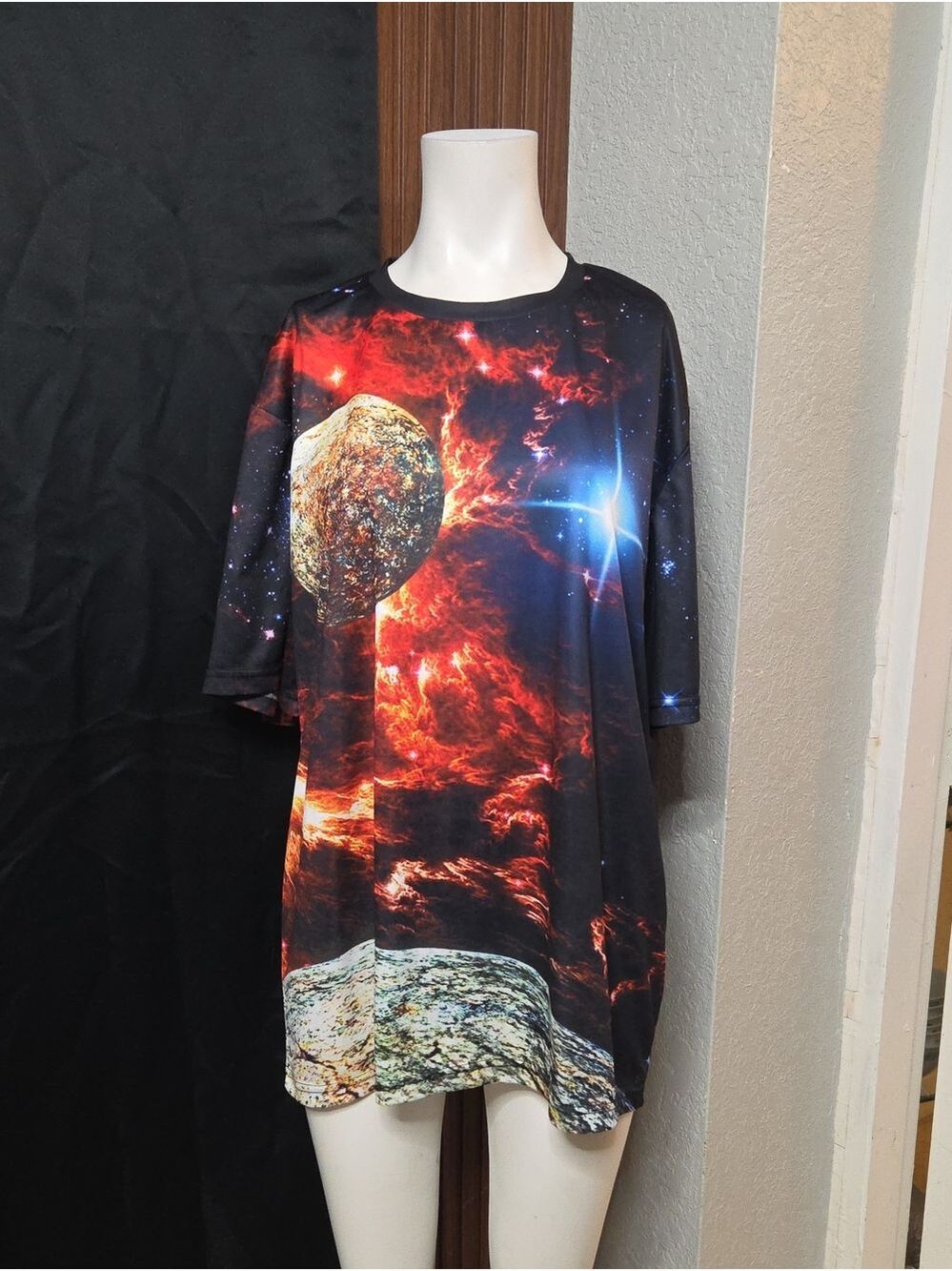 Men's Galaxy Print Crewneck Jersey T-Shirt in Black and Red [1526]